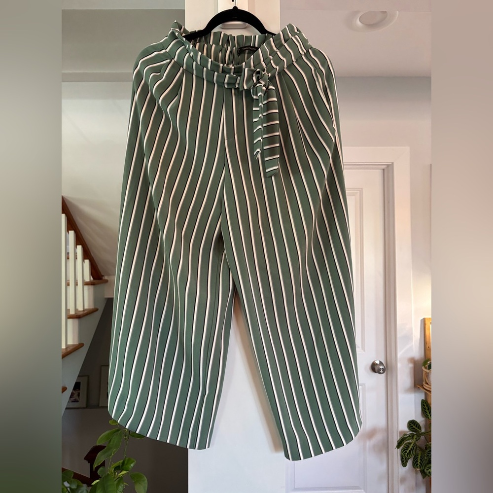 Zara Green and White Striped Wide Leg Cropped Pants - Size Small
